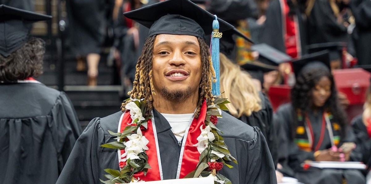 49 Buckeyes, including 7 football players, receive Ohio State degrees - Vimarsana News