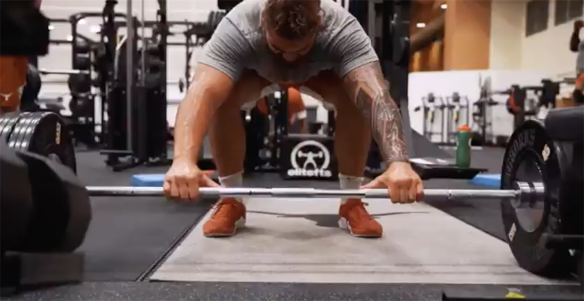 Watch Longhorns putting in work in the weight room