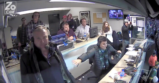 Patriots radio booth reacts to Julian Edelman's double pass