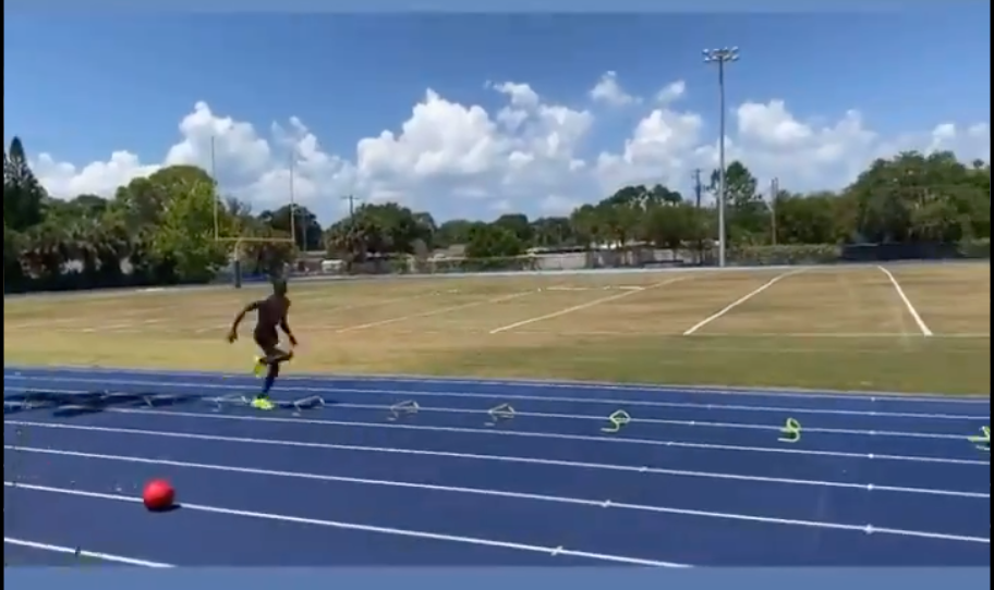 DeVonta Smith shows his speed and hauls in a 60-yard TD from Jalen Hurts on  the second day of Eagles camp