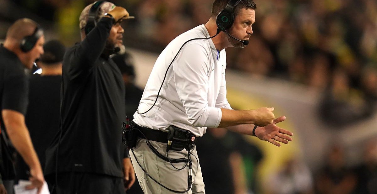 WATCH Did Oregon's defense intentionally take the field with 12