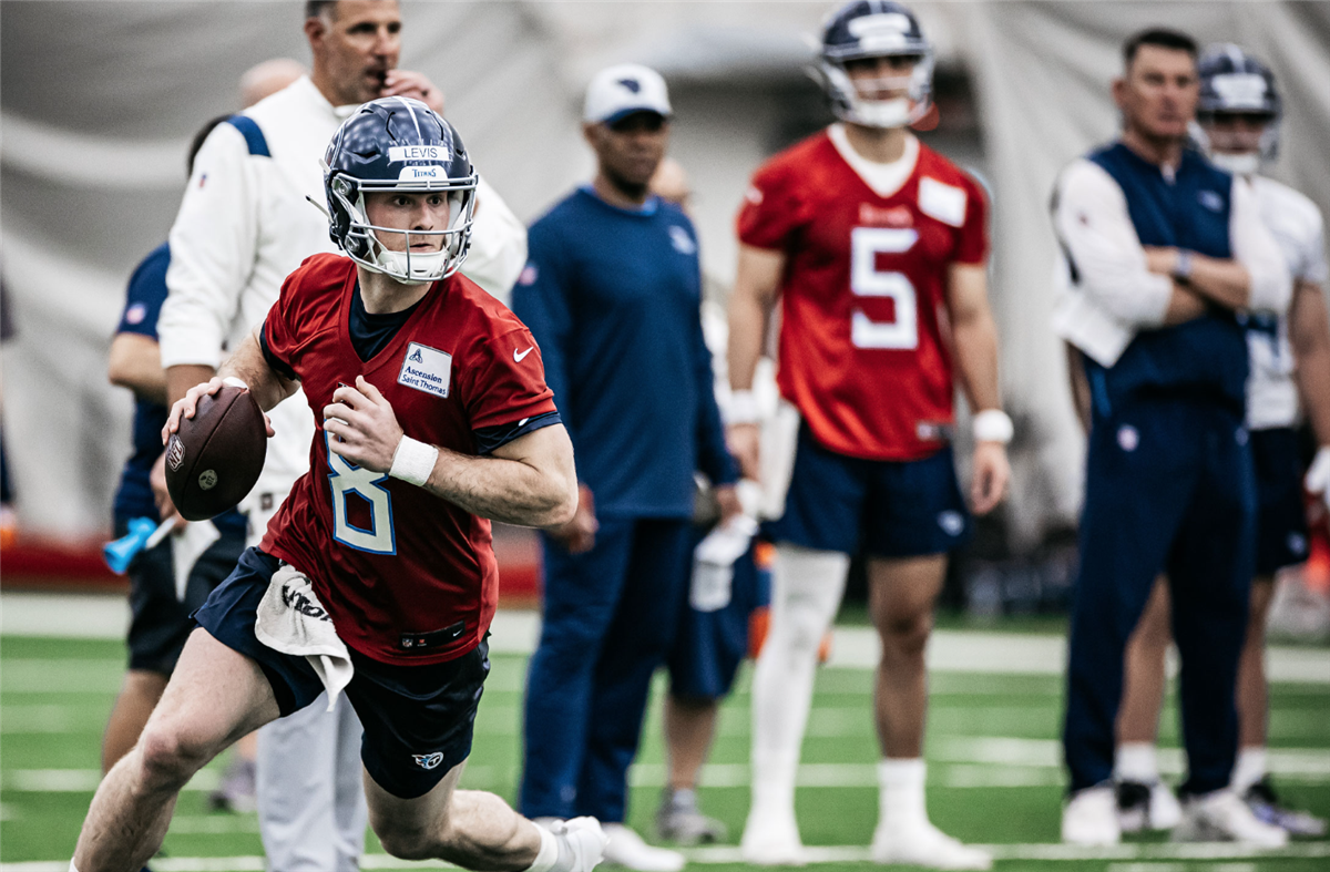 Titans: D'Andre Walker works with Mike Vrabel at rookie minicamp