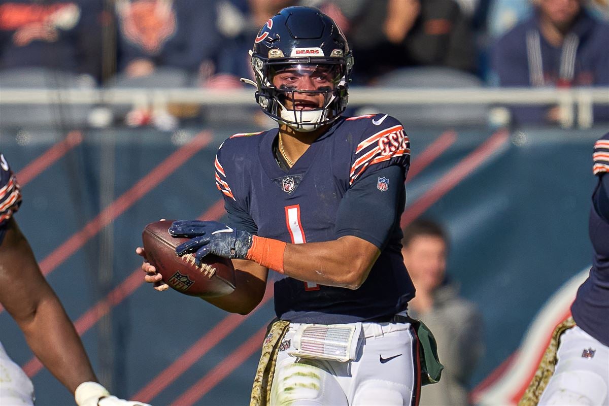 Bears' Justin Fields on his performance in victory over Texans: 'I played  like trash'