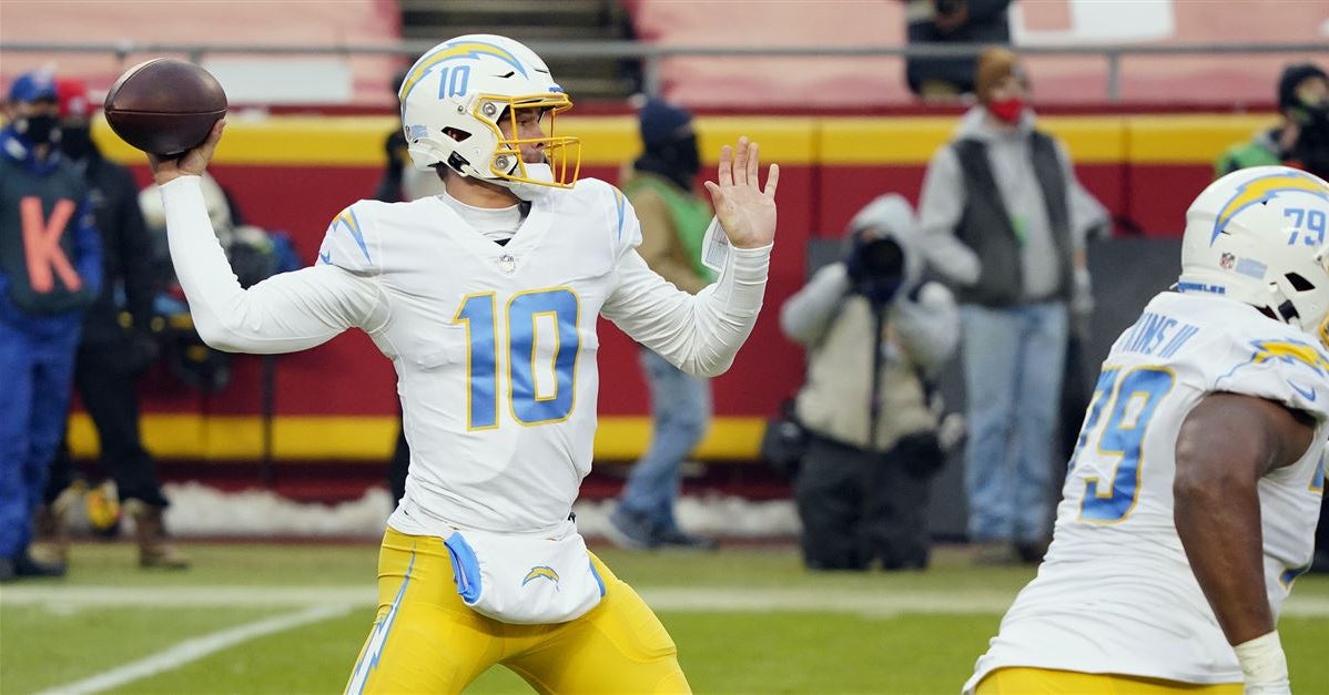 NFL Analyst Rich Eisen says Chargers have a 'unicorn' in Justin Herbert