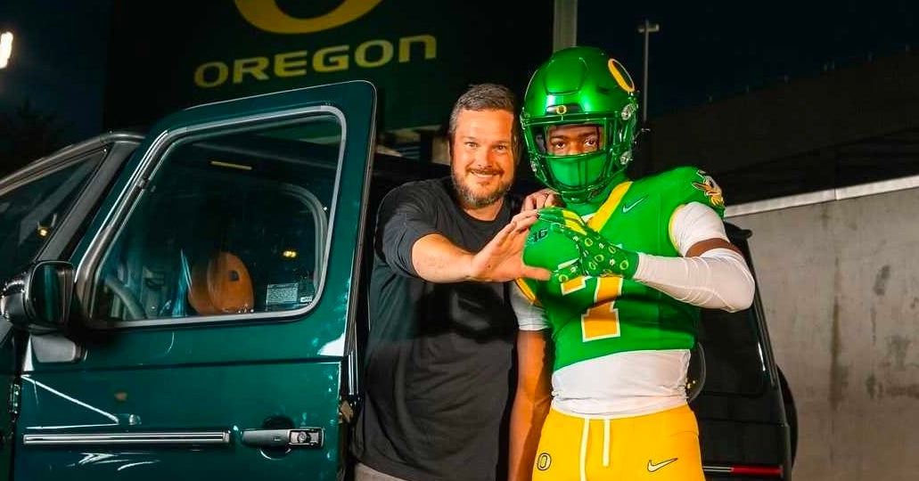Signing Day: Four-star safety Devin Jackson signs with the Oregon Ducks