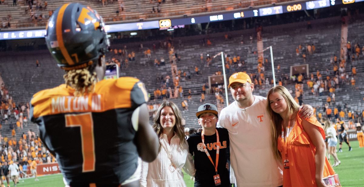 Tennessee Football Drops New Smokey Grey Throwback Uniforms