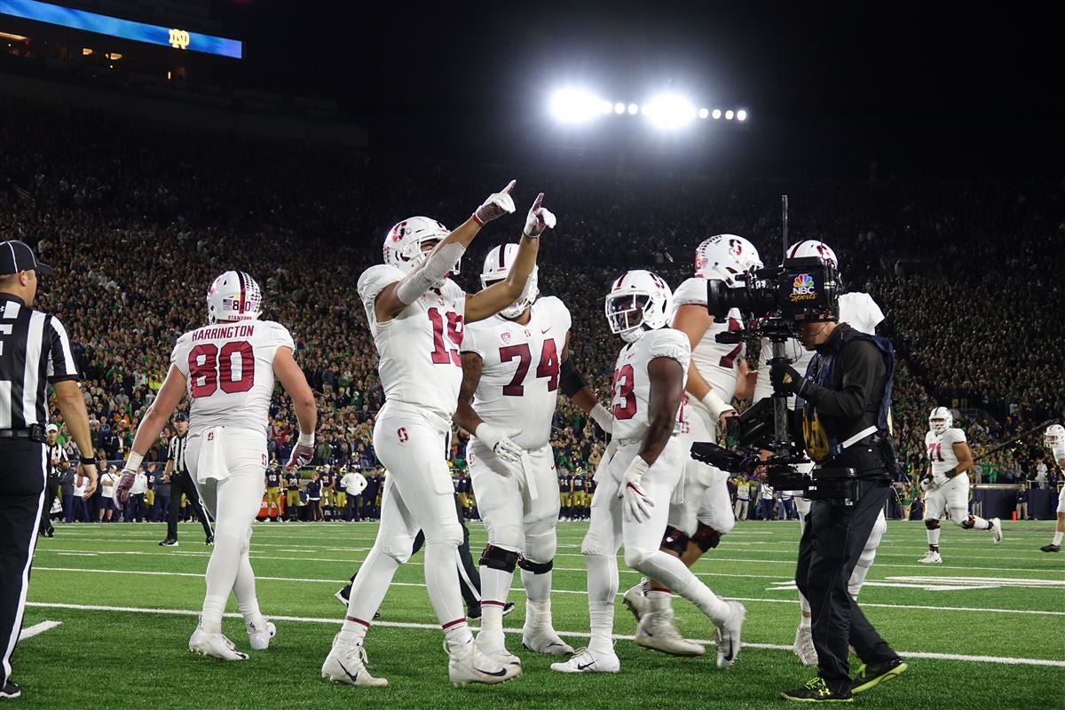 Photo: Stanford Cardinal CB Quenton Meeks (24) runs back interception for a  touchdown at the Rose Bowl - LAP20160101406 