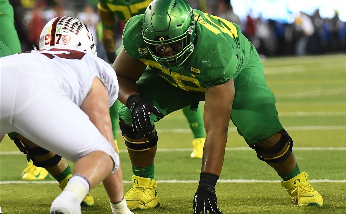 Oregon's star tackle Penei Sewell was raised to do this