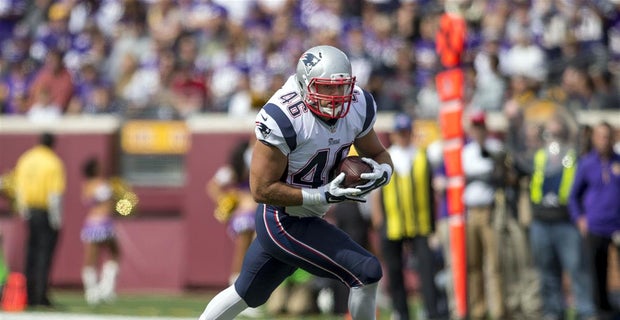 Report: Patriots fullback James Develin suffered broken tibia