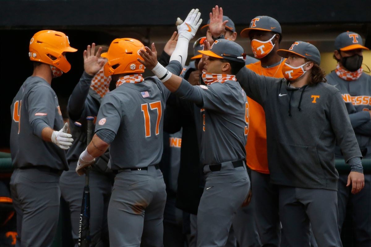 No. 4 Vols take series opener at No. 15 South Carolina, 10-4