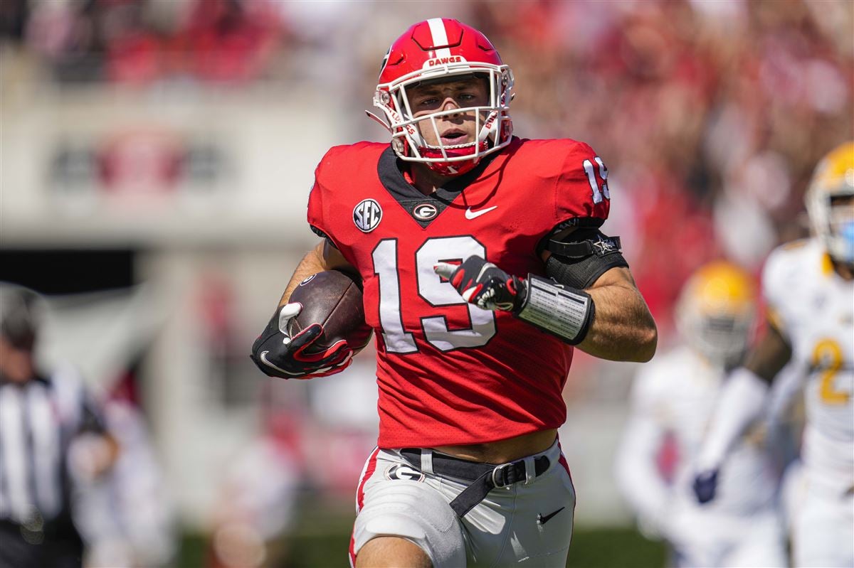 No. 1 Georgia loses tight end Brock Bowers to sprained left foot against  Vandy