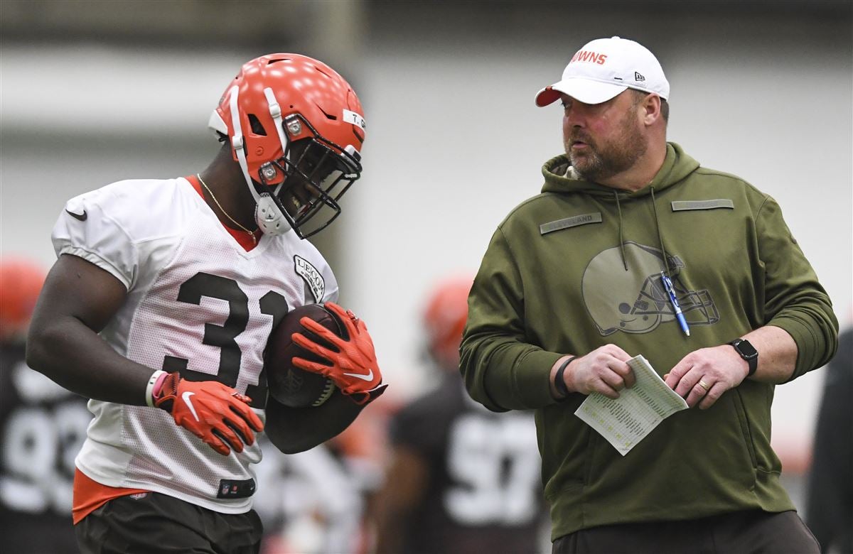 1-0! Cleveland Browns ride strong defense, kicking game to 24-3