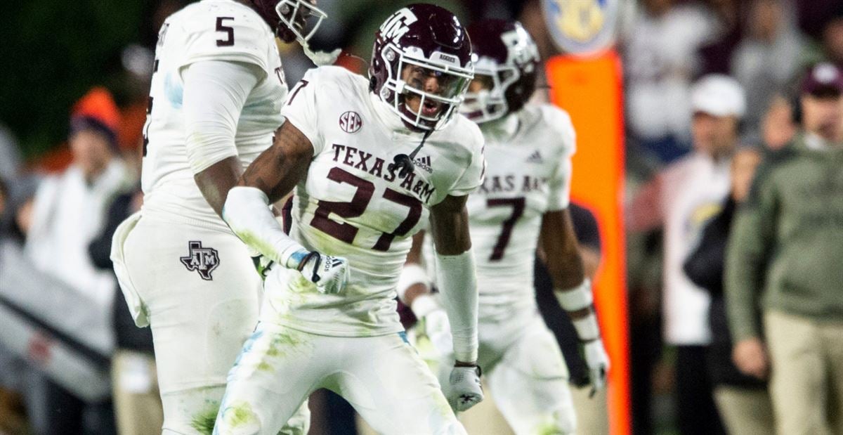 Johnson Named to Bednarik Award Watch List - Texas A&M Athletics 