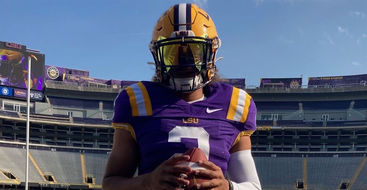 Eighth-grade quarterback gives commitment to LSU