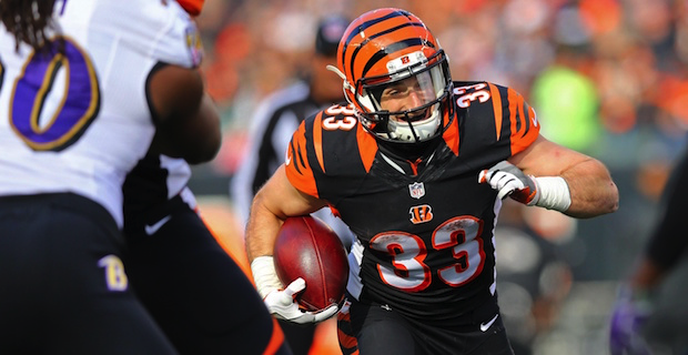 Burkhead signs with New England