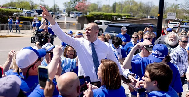 Kentucky fans use ‘Popestock’ to reclaim its basketball program