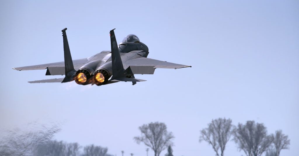 Fighter jet flyover at Oregon spring game results in reports of 'frightening sounds' to local news station 