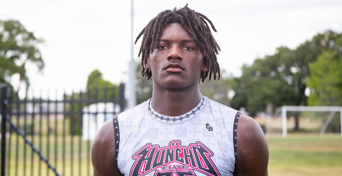 Xavier Tiller, Langston Hughes, Tight End