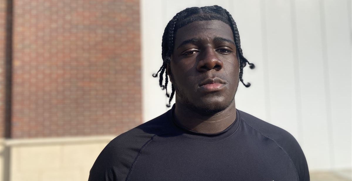 Ole Miss latest to offer red-hot 2024 offensive tackle Jordan Floyd