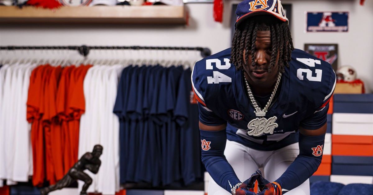 Georgia 'not going to stop' recruiting SEC rival CB commit