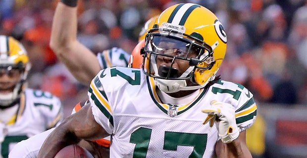 Rodgers, Adams dominate depleted 49ers on TNF 