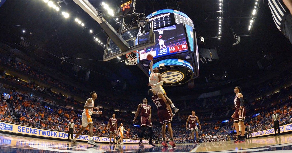Schofield's 'powerful' dunk helps Vols advance in SEC Tournament