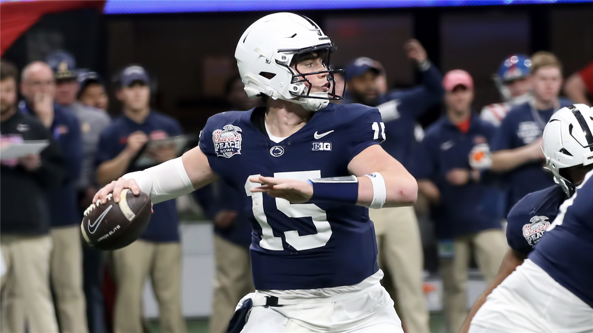 College football's top 10 returning quarterbacks in 2024, ranked by PFF