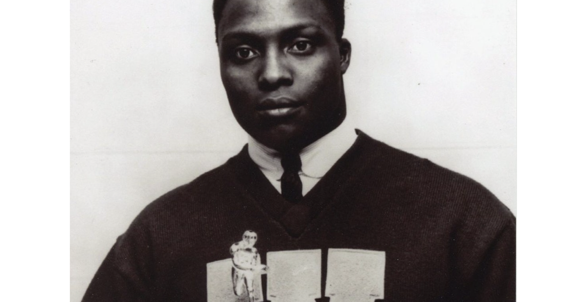 WSU Hall of Famer George Reed, cast in bronze and hearts up north ...