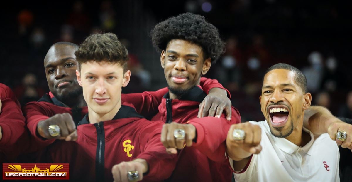 PHOTOS: USC basketball receives Elite Eight rings in pregame ceremony
