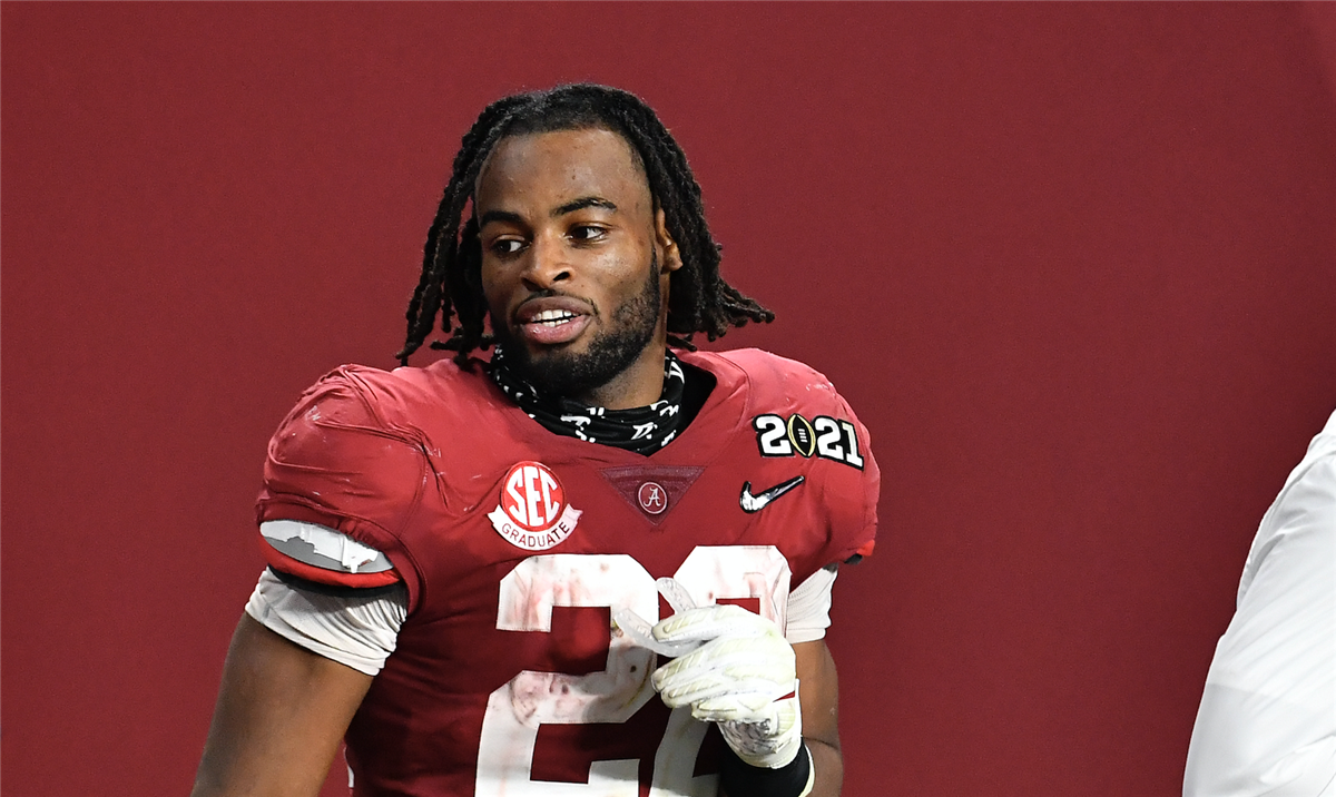 Najee Harris wins Alabama pro day from the sidelines