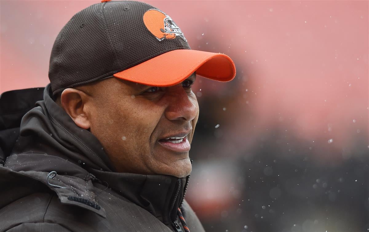 Cleveland fans brave the cold at a parade for 0-16 Browns