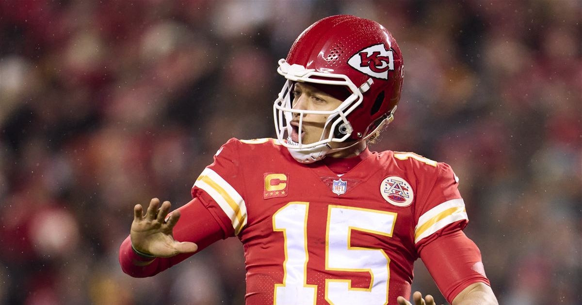 Patrick Mahomes pushes back against LeSean McCoy's criticism of former Chiefs OC Eric Bieniemy