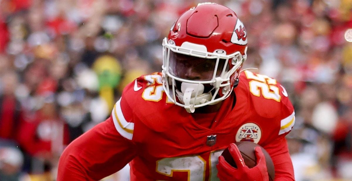 Clyde Edwards-Helaire injury: Kansas City Chiefs RB leaves game with ...