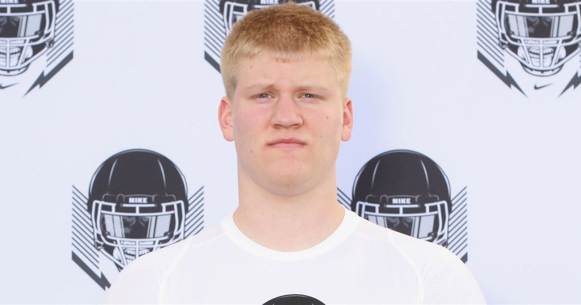 Iowa Ol Ezra Miller To Retire From Football