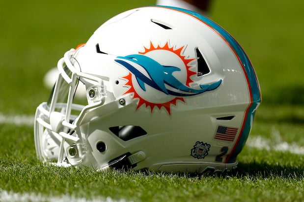 Miami Dolphins great Joe Auer dies at 77, scored first TD