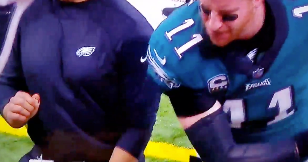 Carson Wentz shows frustration on sideline of Eagles game