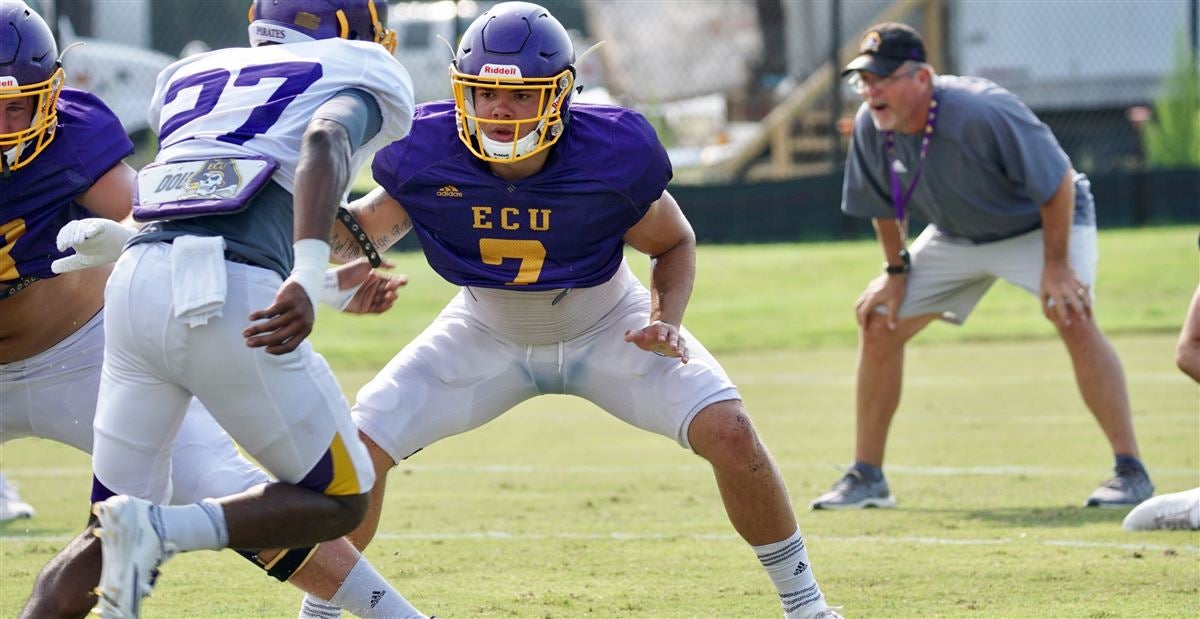 GREENVILLE, NC - SEPTEMBER 30: East Carolina Pirates quarterback Thomas  Sirk (10) runs with the ball during a game between the South Florida Bulls  and the East Carolina Pirates at Dowdy-Ficklen Stadium