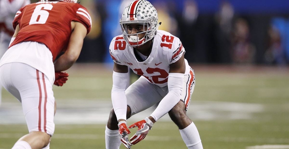 Browns top cornerback Denzel Ward limited in practice as he