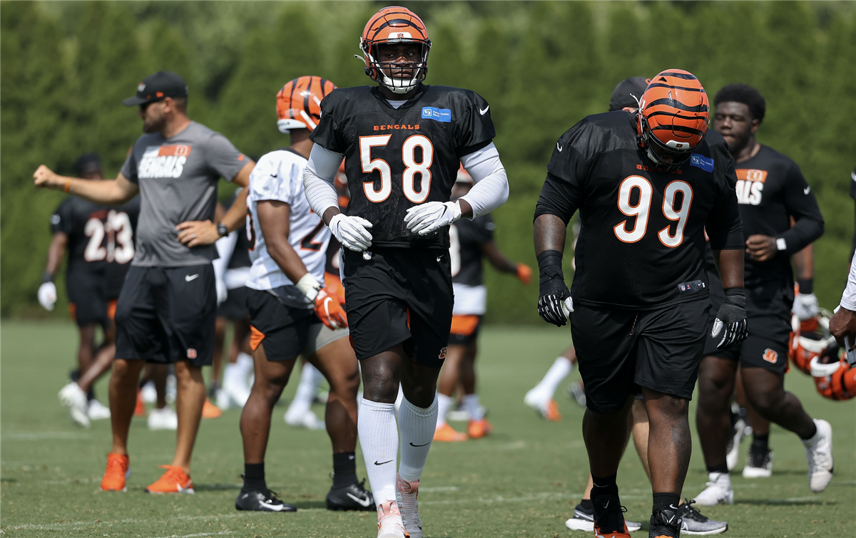 WATCH: Bengals players support Joseph Ossai following penalty in final  minute