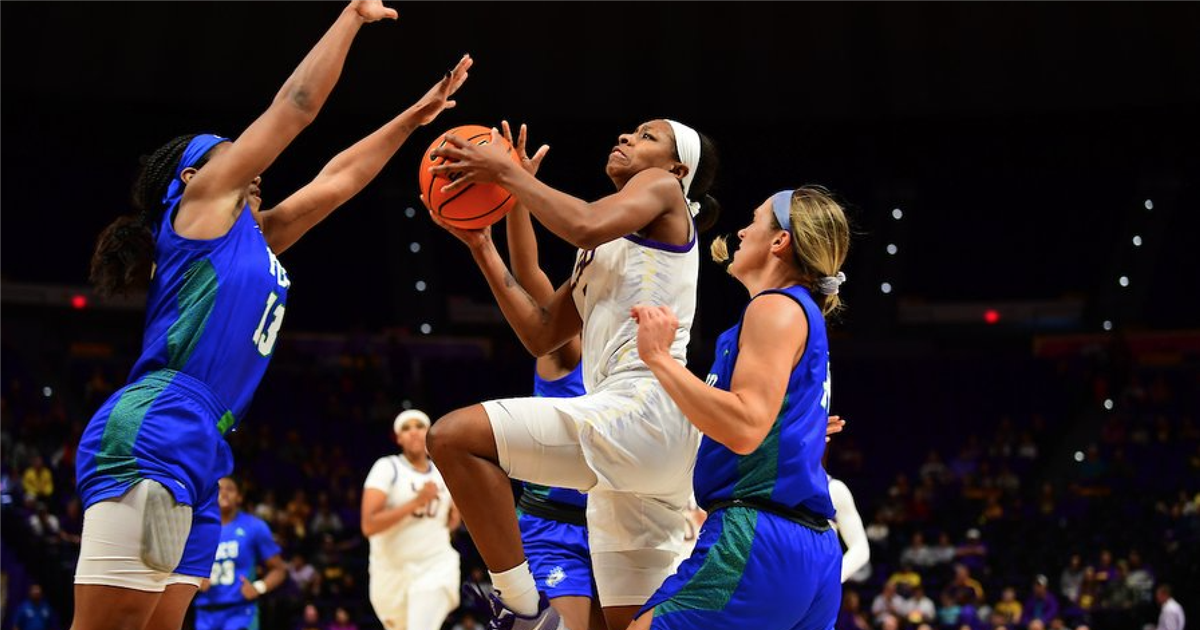 LSU wins first game at San Juan Shootout