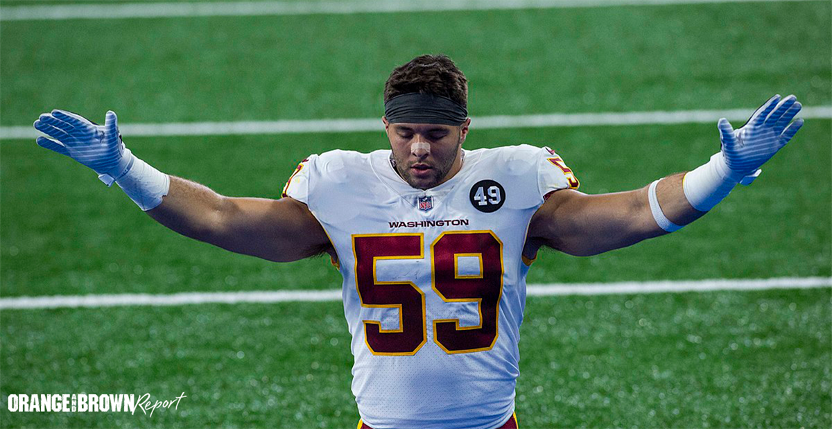 Jordan Kunaszyk of the Cleveland Browns waits for the snap during