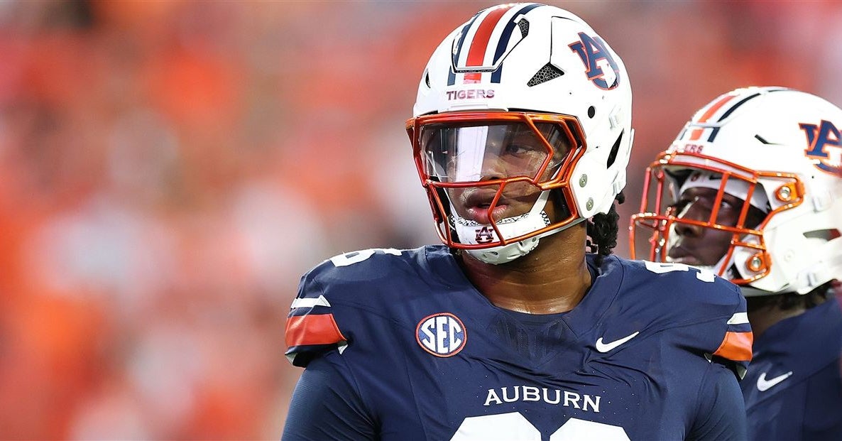 Auburn freshman DTs Autry, Crawford to return next season