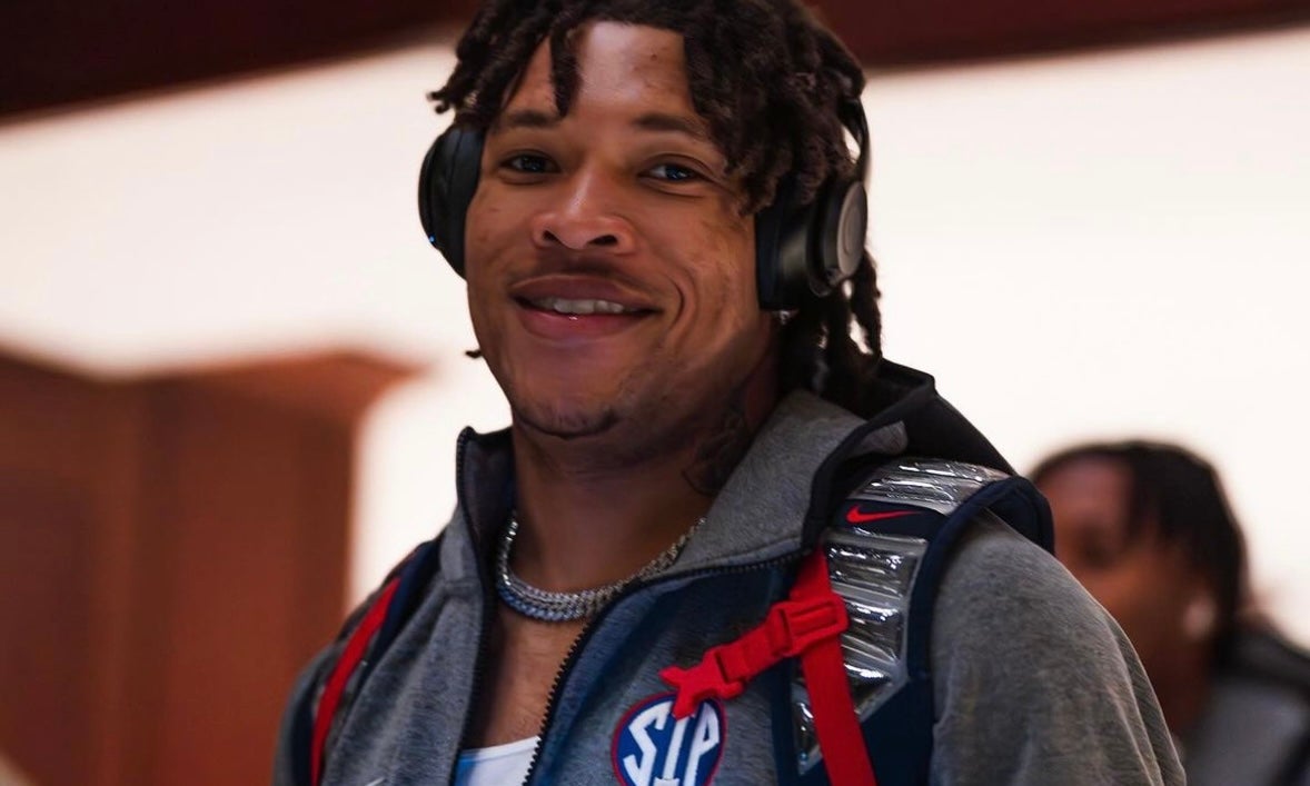 LOOK Ole Miss lands in Atlanta for Peach Bowl on Christmas evening