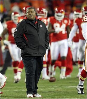 Romeo Crennel Wins PFWA Lifetime Achievement Award - Battle Red Blog