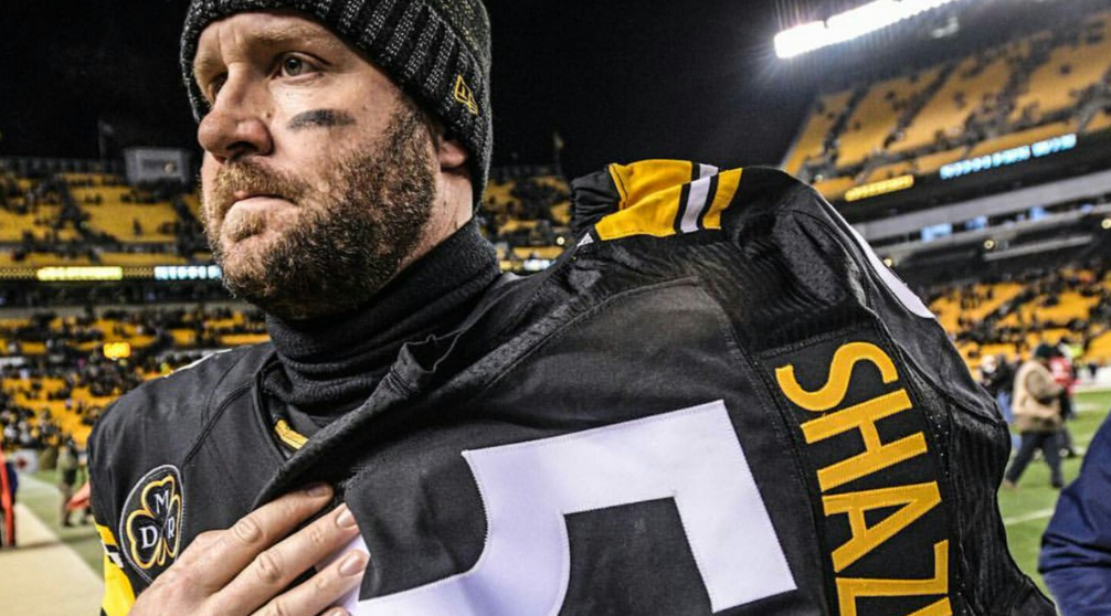 Pittsburgh Steelers quarterback Ben Roethlisberger (7) walks off the field  holding the jersey of linebacker Ryan Shazier after beating the Baltimore  Ravens 39-38 to clinch the AFC North Championship in an NFL