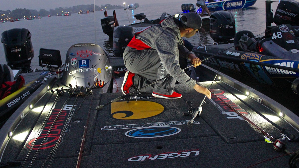 3 Football Jig Tips for Offshore Bass