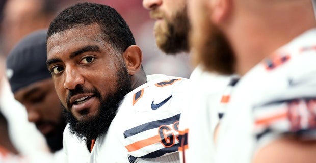 Trace Armstrong of the Chicago Bears reacts after a play against the  News Photo - Getty Images