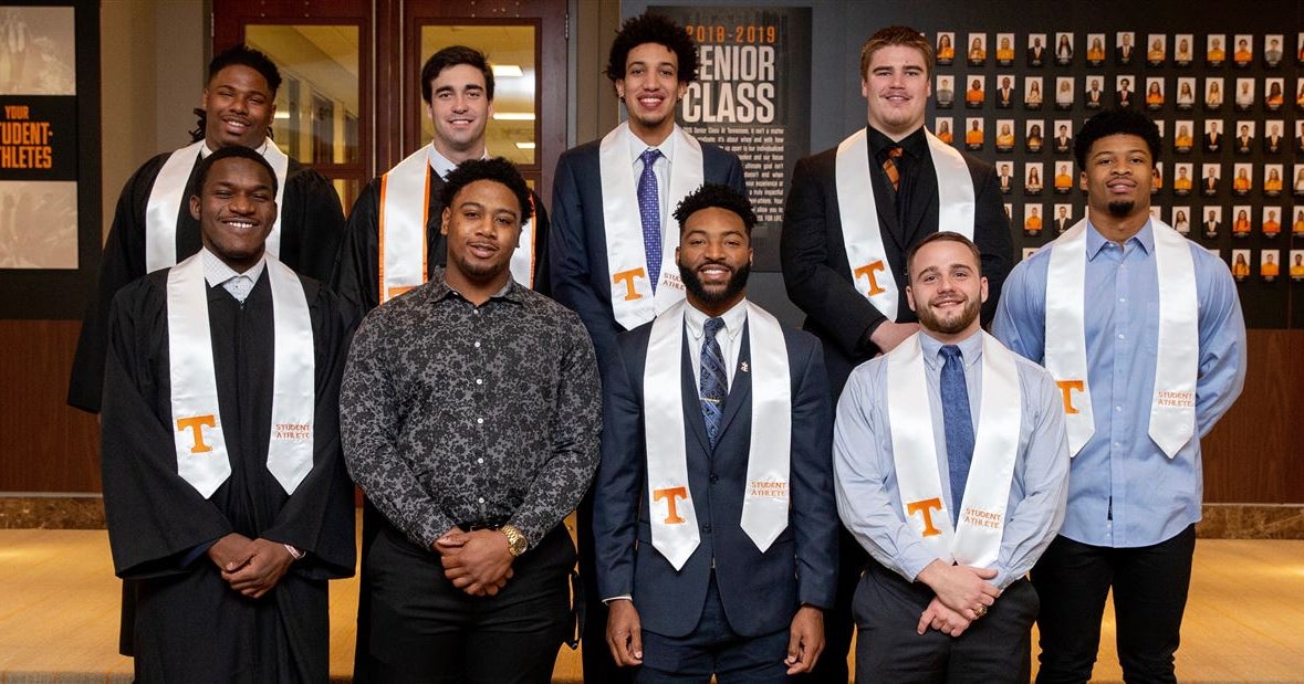 Quart'e Sapp, Chance Hall among 11 Tennessee December graduates