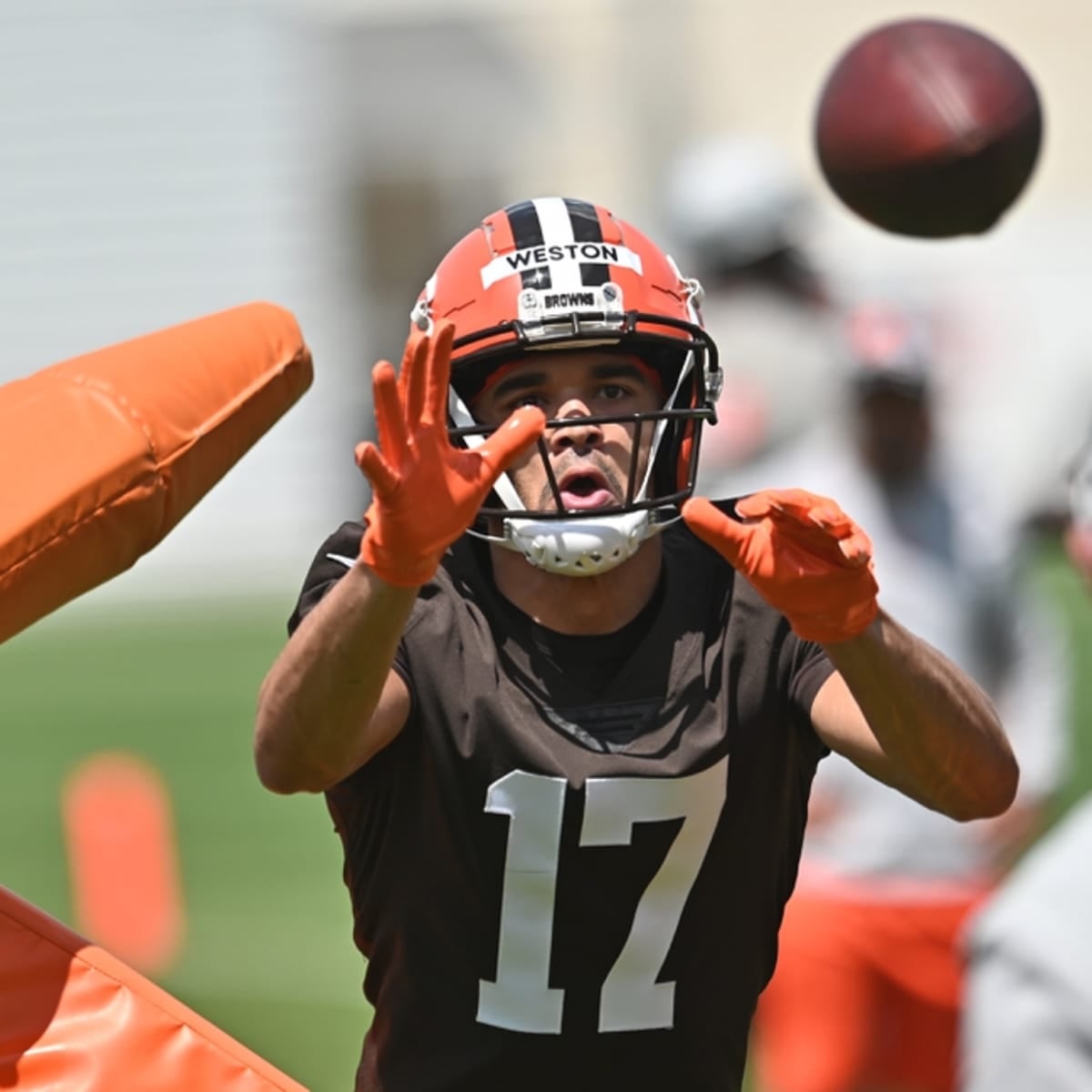 Browns Place Isaiah Weston On Reserve/Retired List