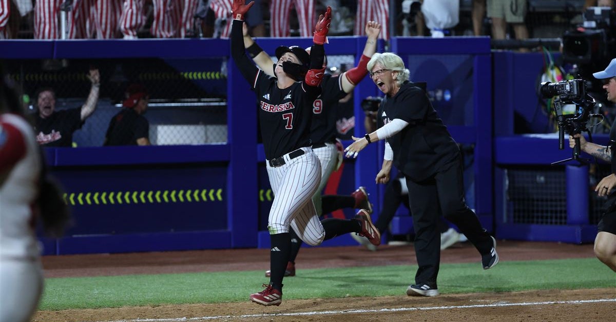Social media reaction and dramatic play-by-play calls to Nebraska's WCWS thrilling win